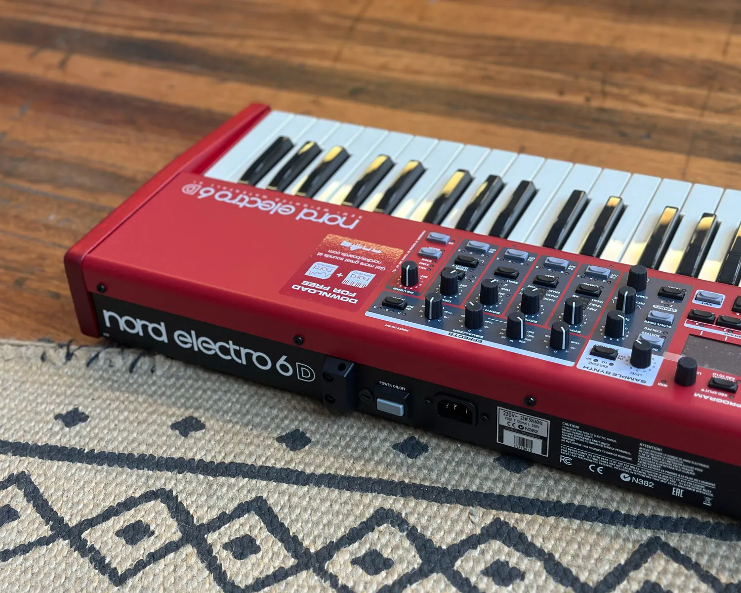 Nord Electro 6D 61-Note Semi-Weighted Waterfall Keyboard